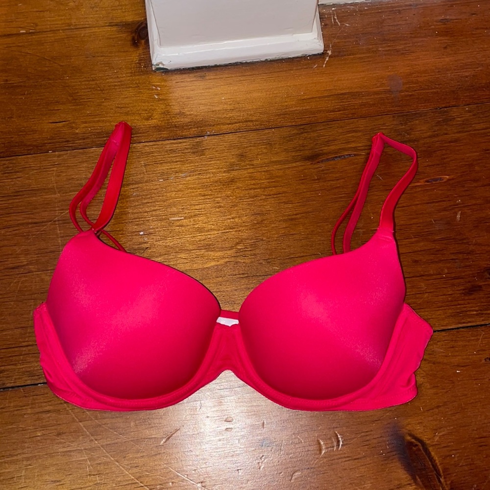 VS Pink wear everywhere bra